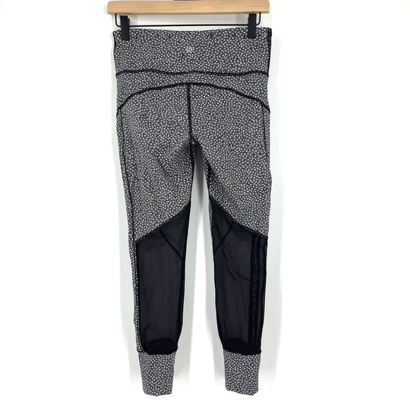 Lululemon Hit It Legging in Frozen Fiz Size 2 Black and White - Picture 2 of 7